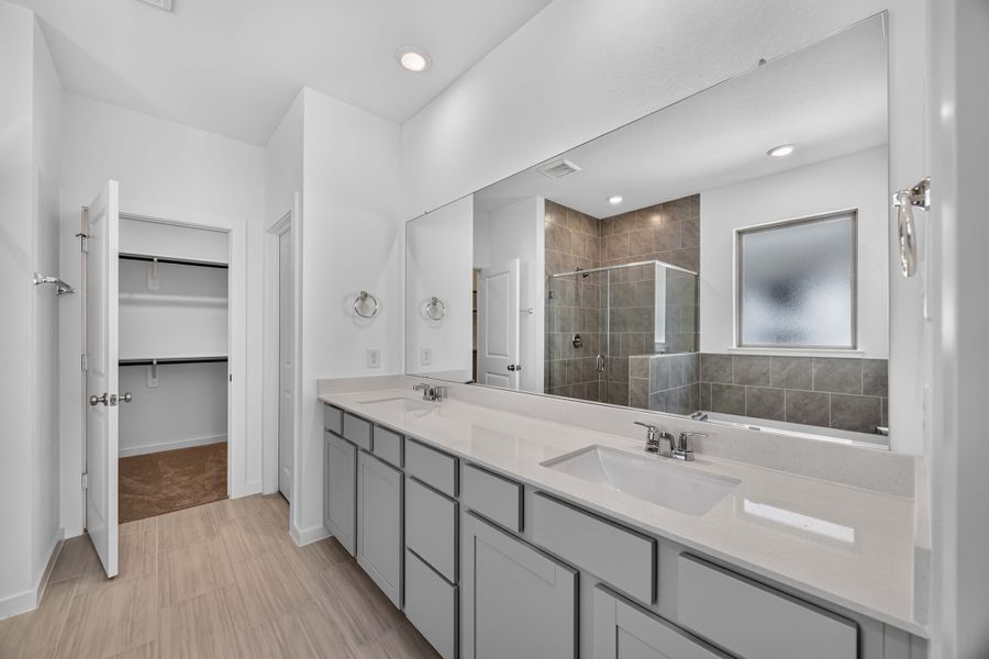 Furnished interior view inside a new home in La Segarra 40', Brookshire (Image 12).