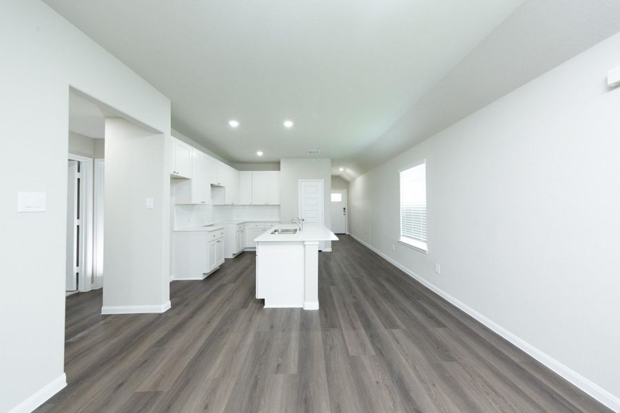 Spacious, unfurnished interior of a new home in Ridgeland Hills, Willis (Image 11).