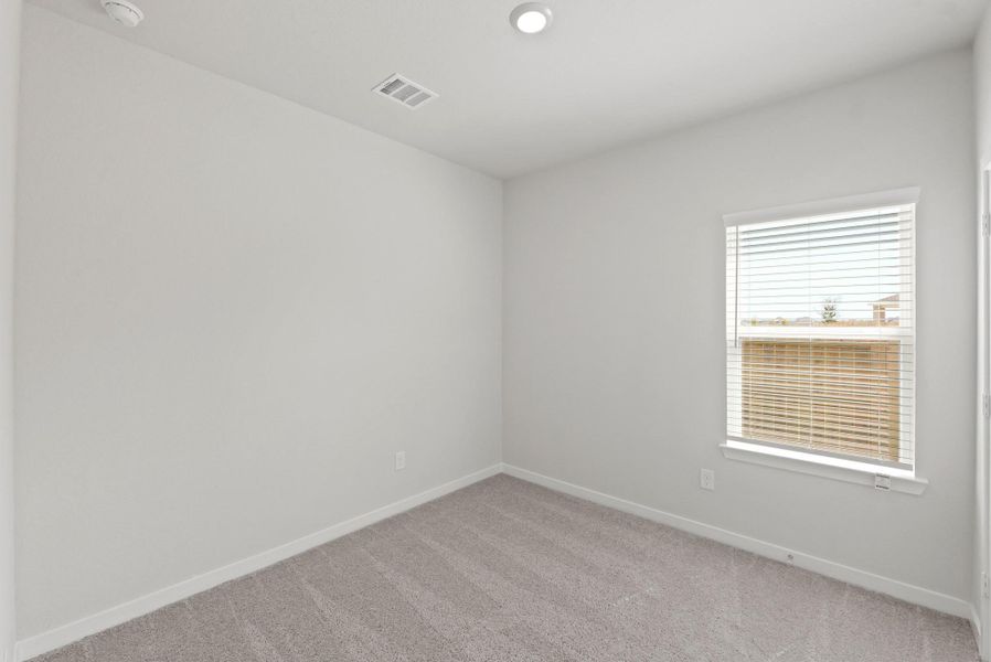Spacious, unfurnished interior of a new home in River Ranch Trails, Dayton (Image 12).