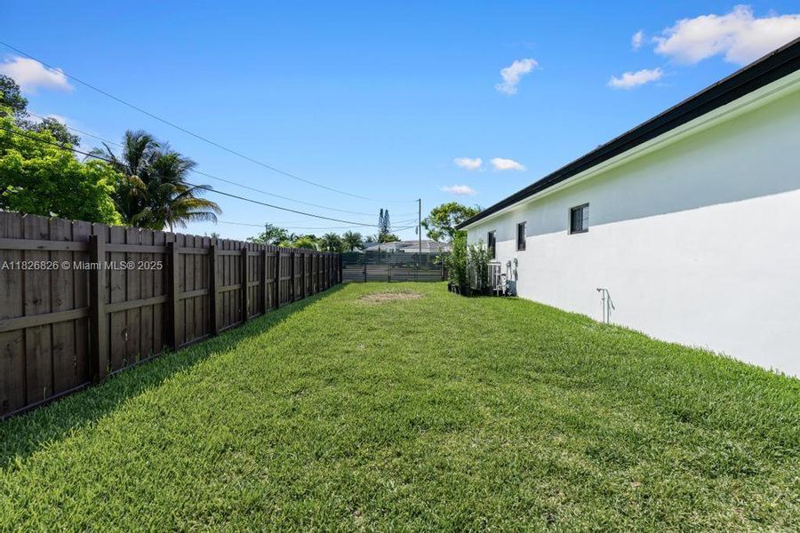 Exterior details and patio area of a home in , Cutler Bay (Image 19).