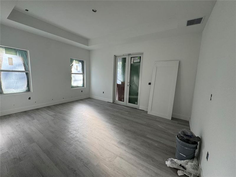 Spacious, unfurnished interior of a new home in , Port Charlotte (Image 9).