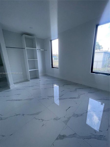 Spacious, unfurnished interior of a new home in , Florida City (Image 17).