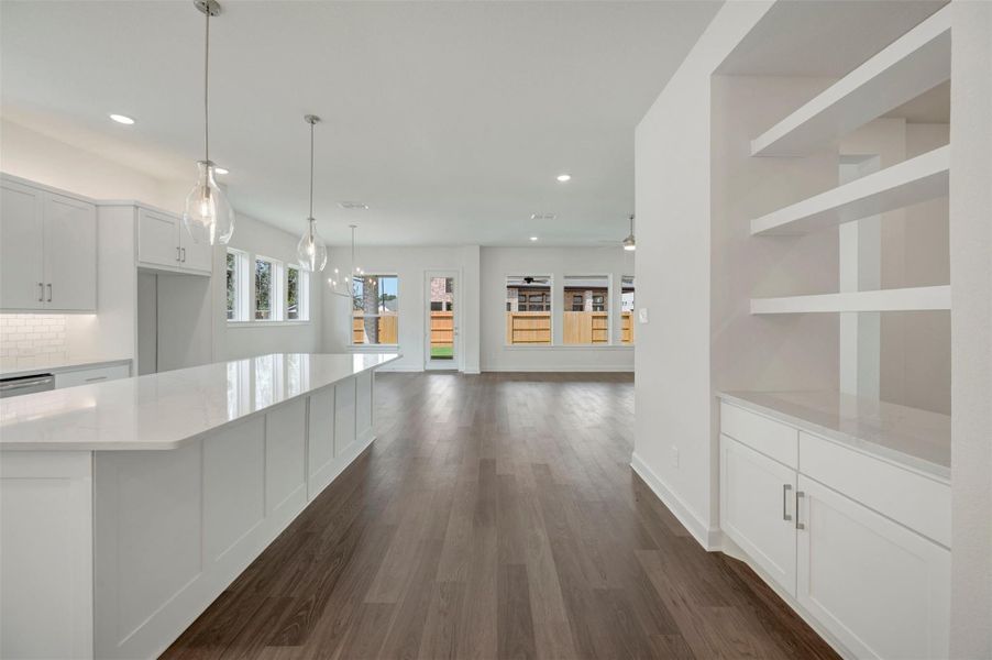 Spacious, unfurnished interior of a new home in ARTAVIA - Parkview Collection, Conroe (Image 21).