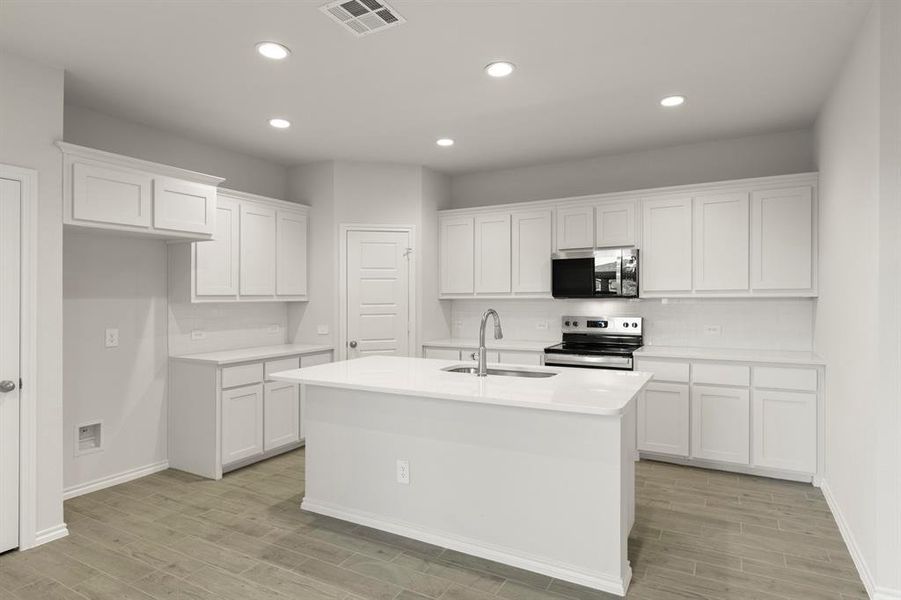 13. 3112 Yellow Pine - Kitchen (2)