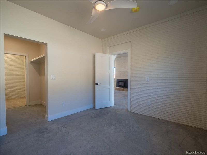 Spacious, unfurnished interior of a new home in , Salida (Image 6).