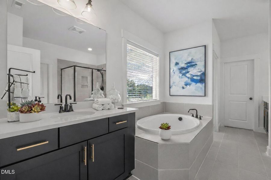 Owner's Bathroom Owner's Bathroom