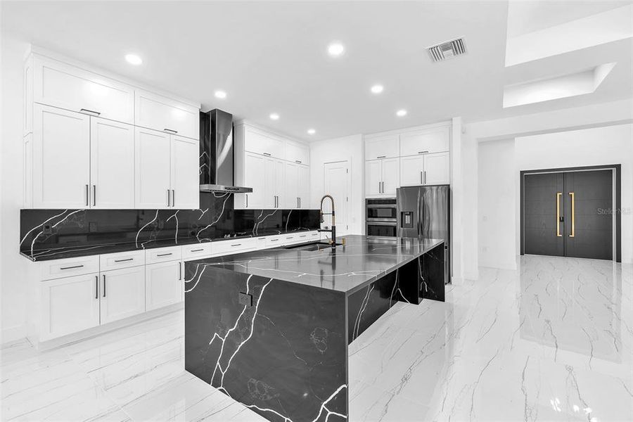 Furnished interior view inside a new home in , Thonotosassa (Image 6).