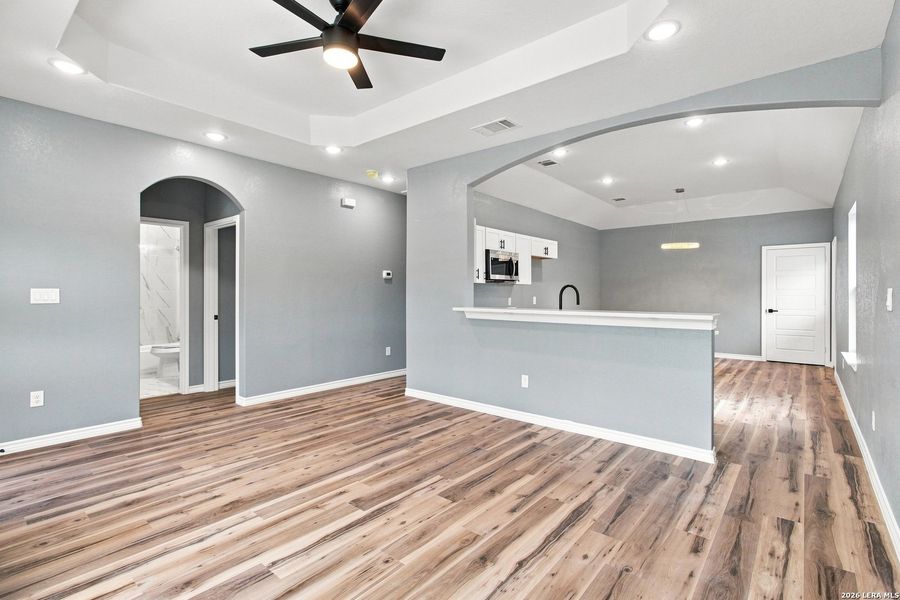 Spacious, unfurnished interior of a new home in , San Antonio (Image 17).