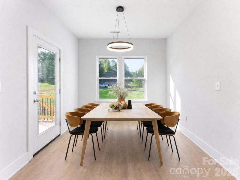 DINING VIRTUAL STAGING