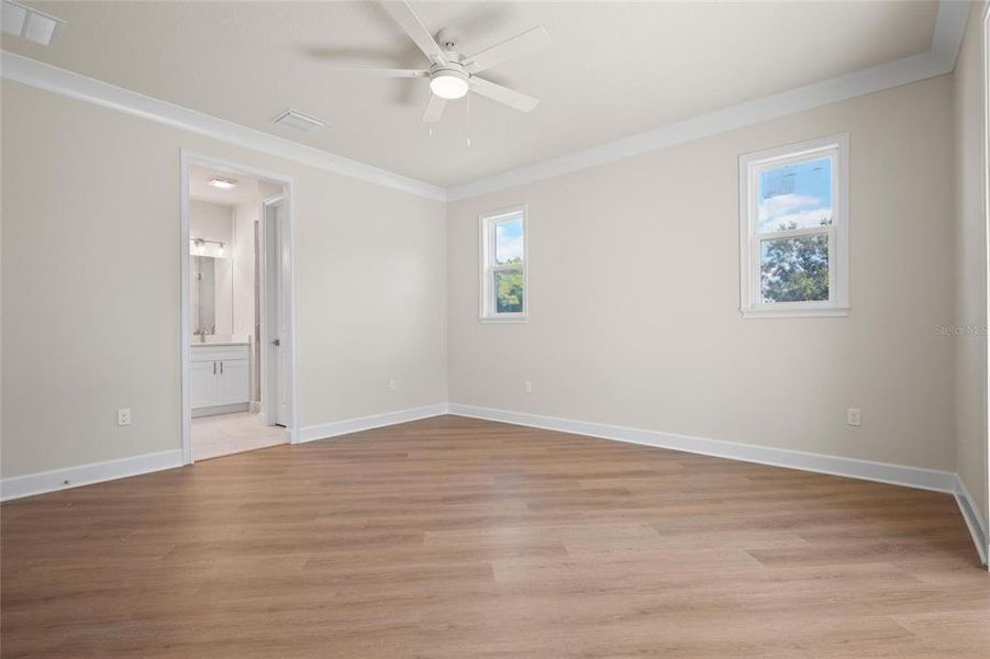 Spacious, unfurnished interior of a new home in , Tarpon Springs (Image 22).