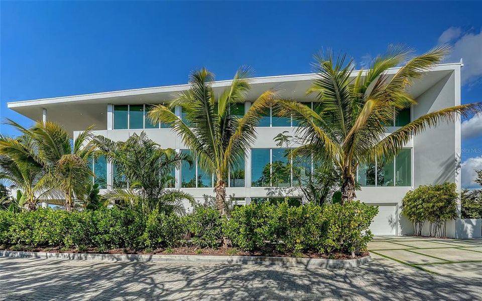 Condo located in Sarasota, FL showcasing its design and architecture (Image 33).