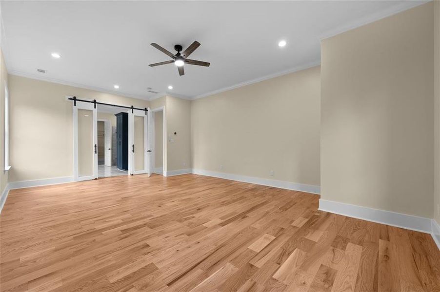 Spacious, unfurnished interior of a new home in , Atlanta (Image 8).