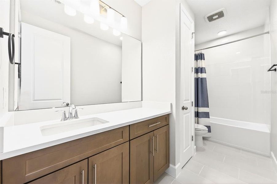 Furnished interior view inside a new home in , Oviedo (Image 31).