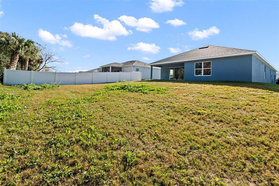 Exterior details and patio area of a home in SummerCrest, Ocala (Image 24).