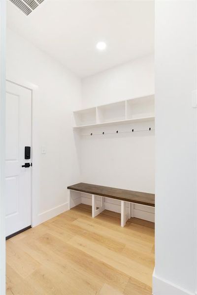 Spacious, unfurnished interior of a new home in , Sumner (Image 10).