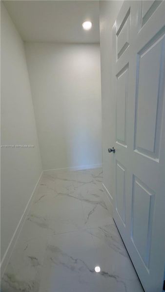 Spacious, unfurnished interior of a new home in , Lehigh Acres (Image 12).