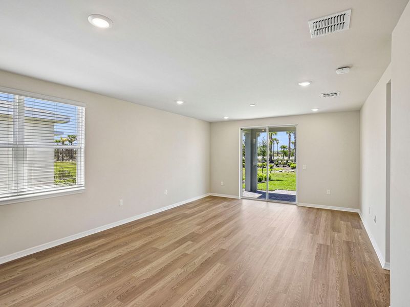 Spacious, unfurnished interior of a new home in Crescent Lakes - Premier Series, Punta Gorda (Image 11).