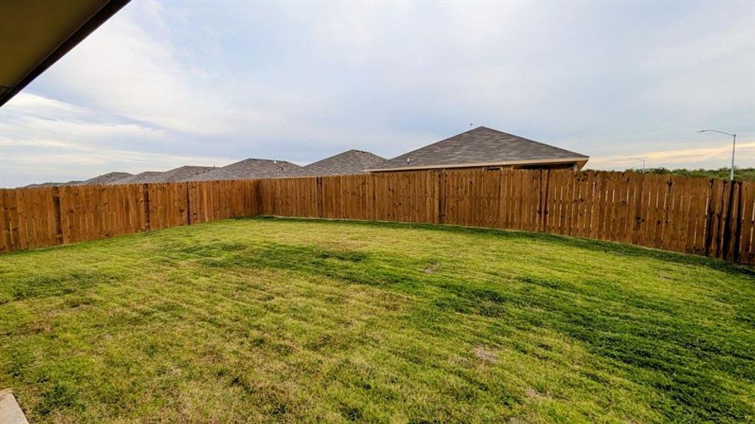 Exterior details and patio area of a home in Sunnycreek, Fort Worth (Image 4).