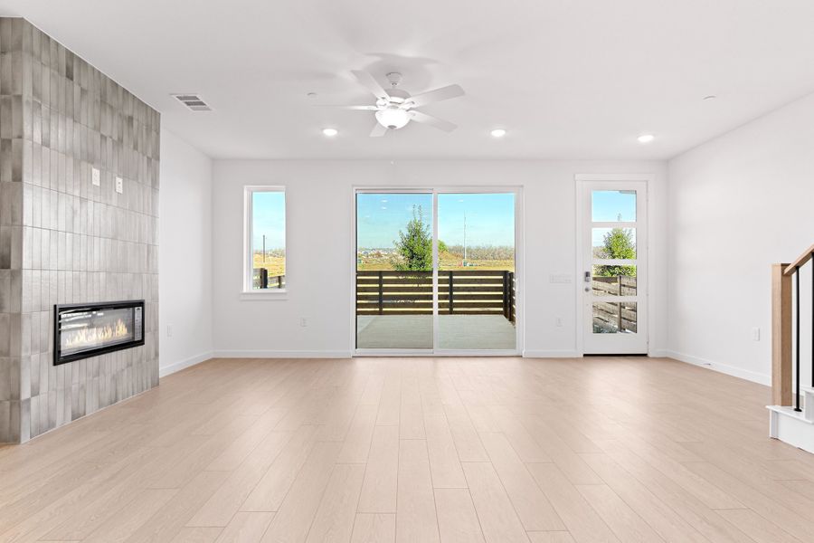 Spacious, unfurnished interior of a new home in Wildridge, Oak Point (Image 16).