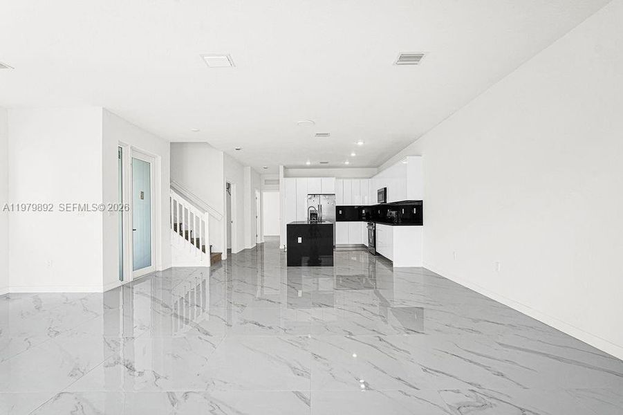 Spacious, unfurnished interior of a new home in , Miami (Image 21).