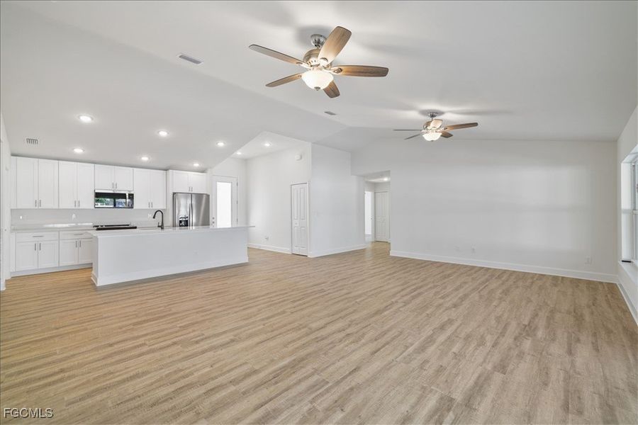 Spacious, unfurnished interior of a new home in Cape Coral, Cape Coral (Image 18).