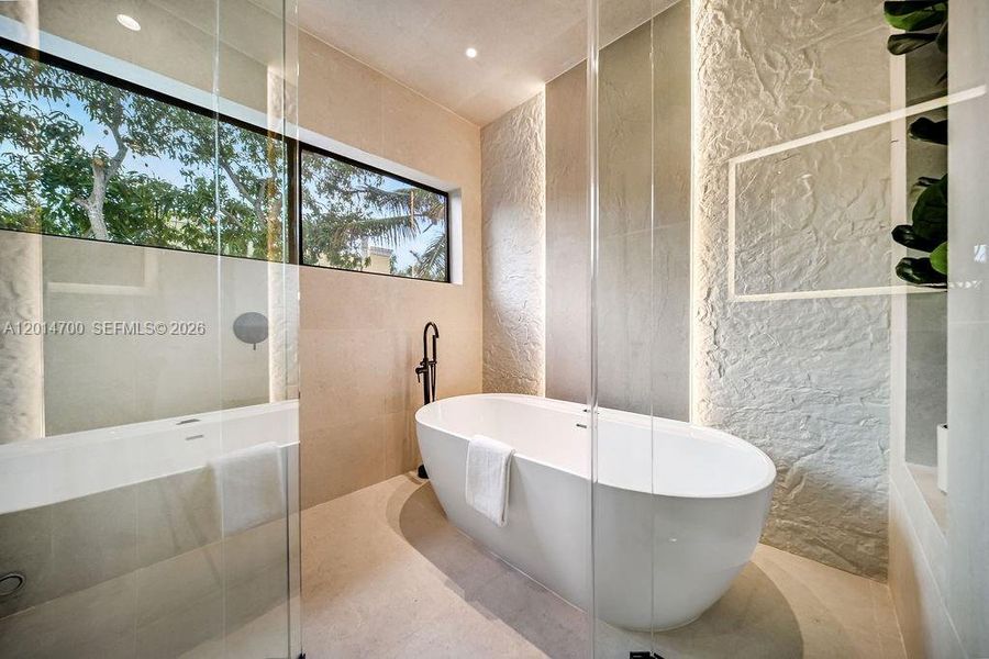 Furnished interior view inside a new home in , Fort Lauderdale (Image 65).