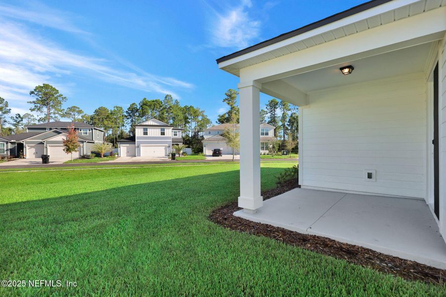 Exterior details and patio area of a home in Bradley Creek, Green Cove Springs (Image 3).
