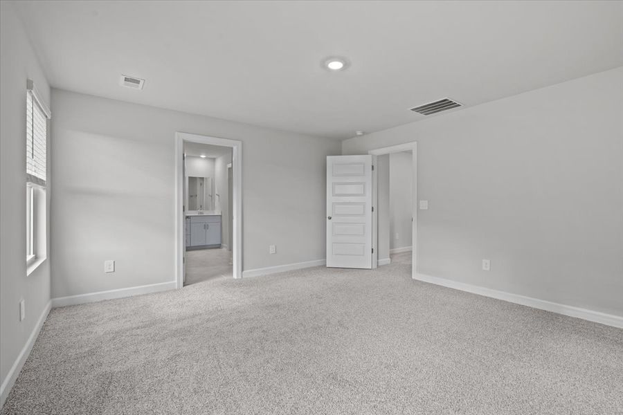 Spacious, unfurnished interior of a new home in Brayfield Manor - Heritage Collection, Wellford (Image 21).