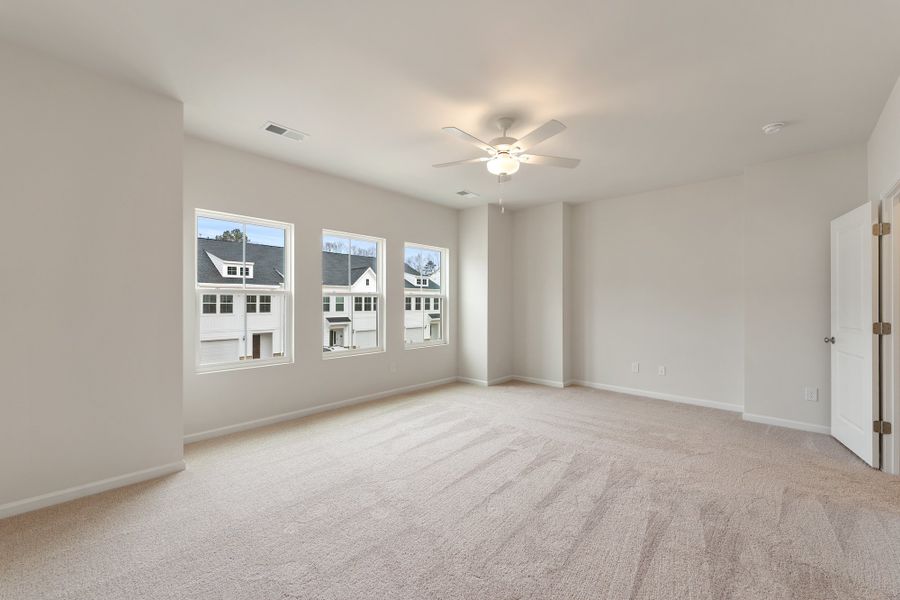 Spacious, unfurnished interior of a new home in Edwards Station, Taylors (Image 21).