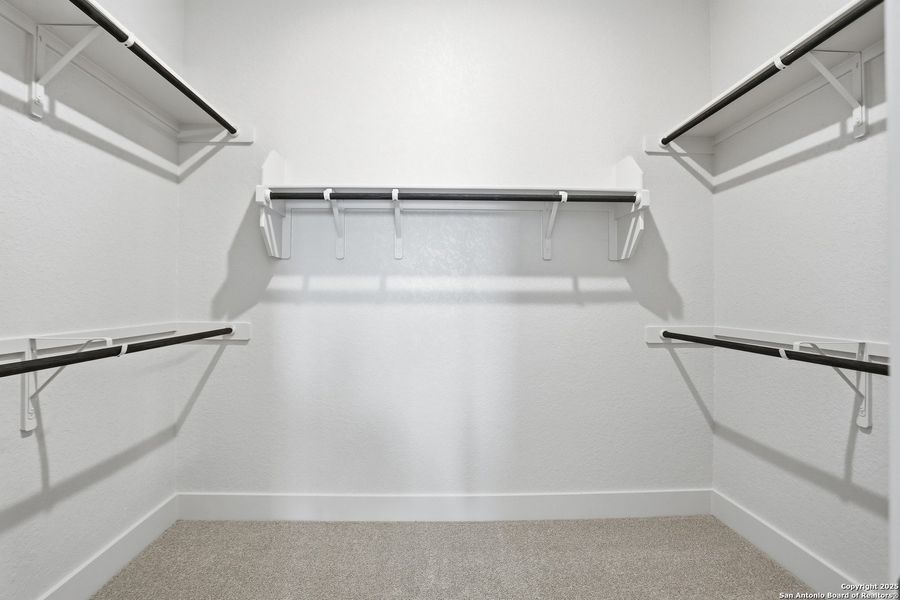 Spacious, unfurnished interior of a new home in Haby Hill 50s, San Antonio (Image 24).