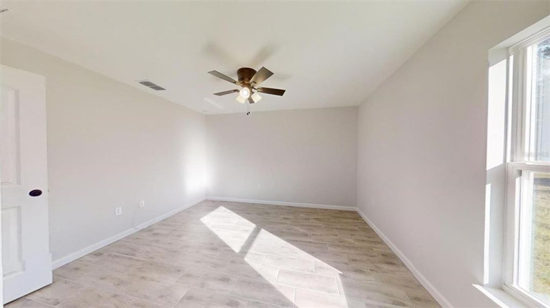 Spacious, unfurnished interior of a new home in , Ocala (Image 32).