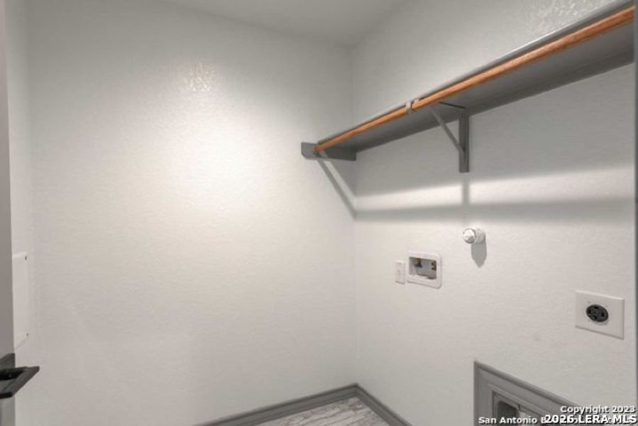 Spacious, unfurnished interior of a new home in , Blanco (Image 14).