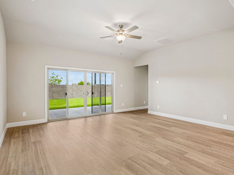 Spacious, unfurnished interior of a new home in Eastridge - Signature Series, McKinney (Image 12).