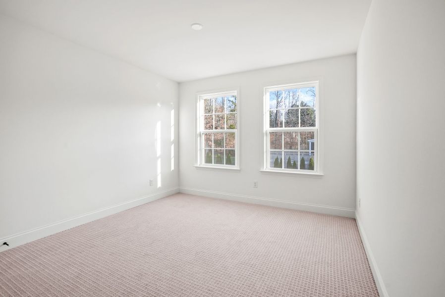 Spacious, unfurnished interior of a new home in Forest Creek, Waxhaw (Image 23).