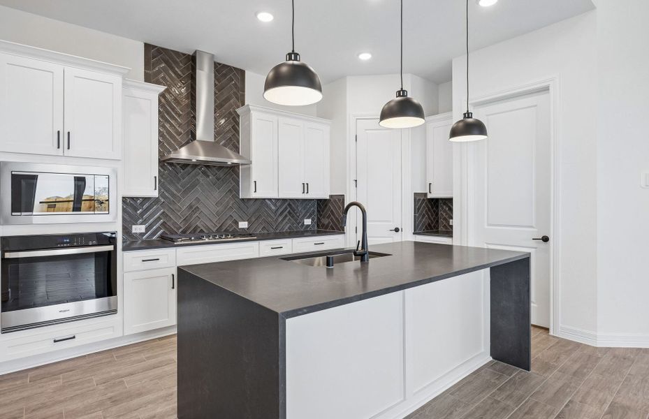 Furnished interior view inside a new home in Lago Mar, Texas City (Image 14).