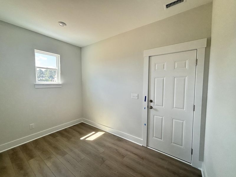 Spacious, unfurnished interior of a new home in Daniel Farms, Benson (Image 26).