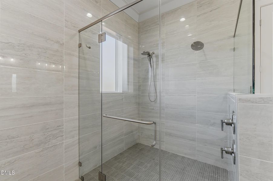 1 main bed shower