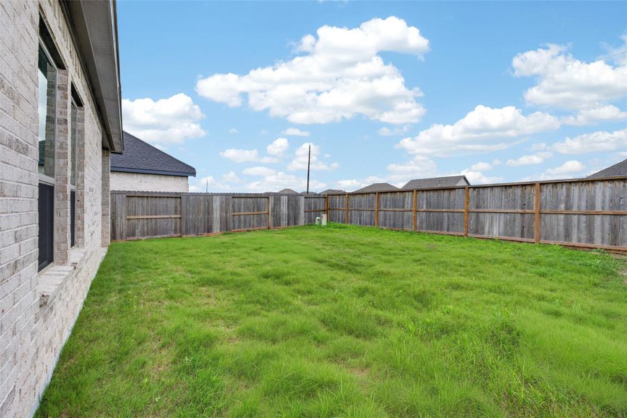 Exterior details and patio area of a home in Jordan Ranch, Fulshear (Image 28).