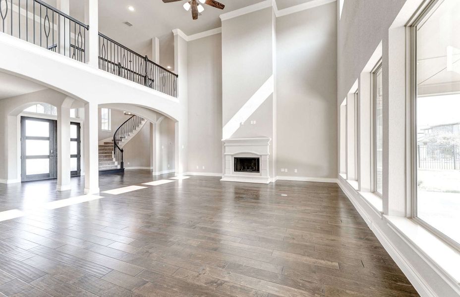 Representative unfurnished interior of a home built from the 4590 by Ravenna Homes in Artavia 70′, Conroe (Image 18).