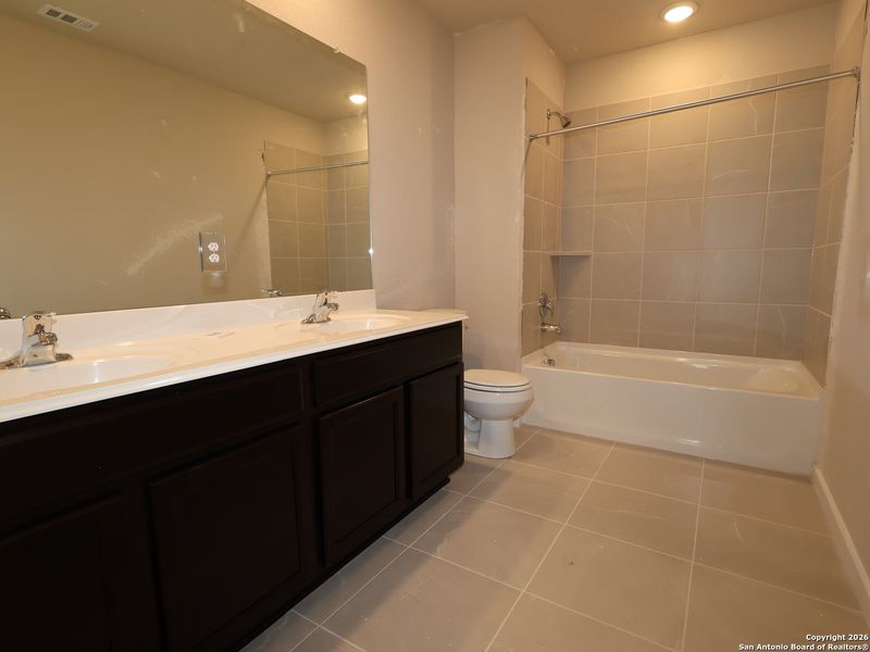 Furnished interior view inside a new home in Winding Brook, San Antonio (Image 10).