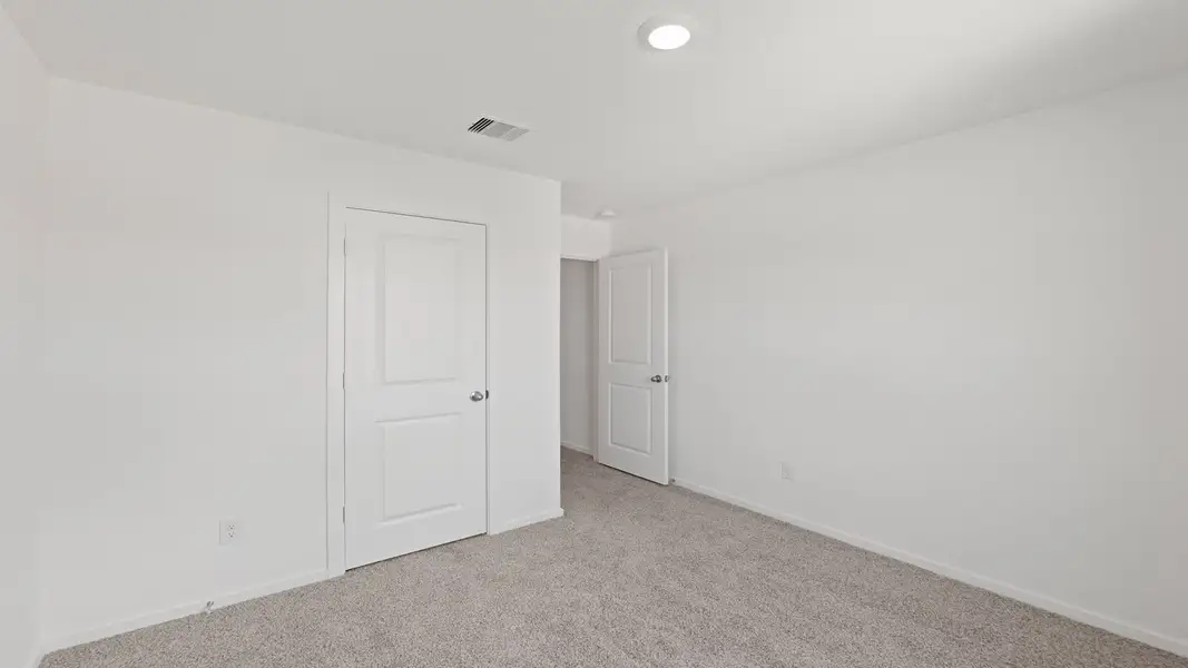Representative unfurnished interior of a home built from the Franklin by D.R. Horton in Lake Conroe Cove, Willis (Image 29).