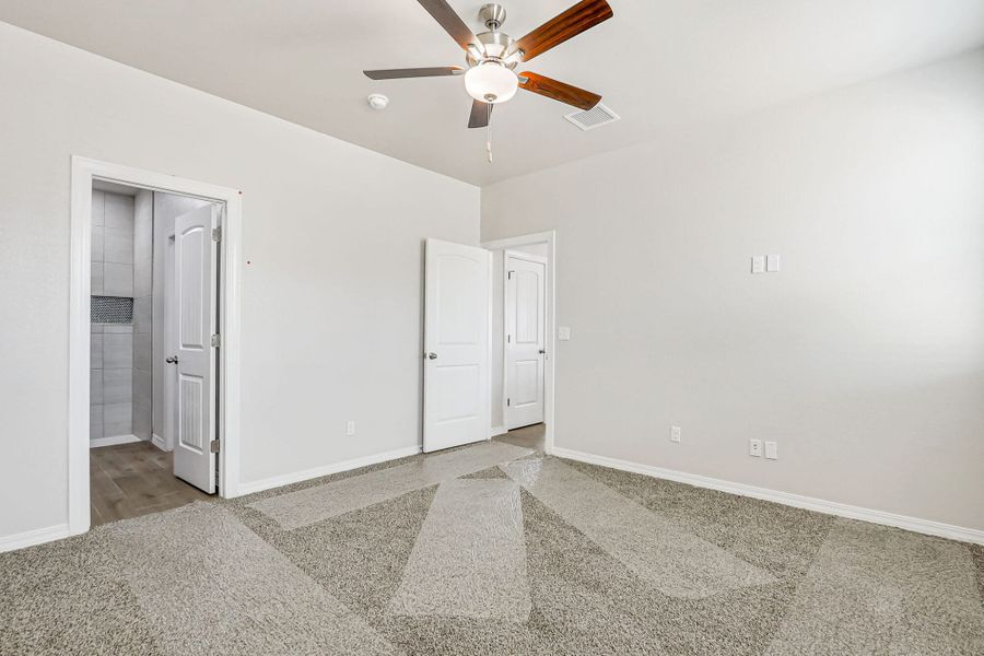 Representative unfurnished interior of a home built from the Desert Willow by View Homes in Paseos Del Este, Horizon City (Image 37). Representative unfurnished interior of a home built from the Desert Willow by View Homes in Paseos Del Este, Horizon City (Image 37).