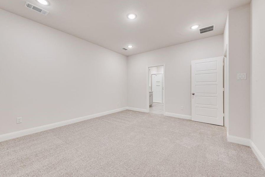 Spacious, unfurnished interior of a new home in Creekside of Crowley, Crowley (Image 33).