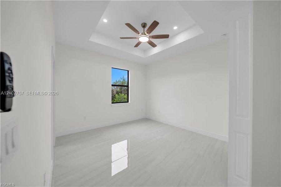 Spacious, unfurnished interior of a new home in , Lehigh Acres (Image 37).