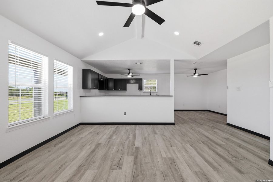Spacious, unfurnished interior of a new home in , Floresville (Image 10).