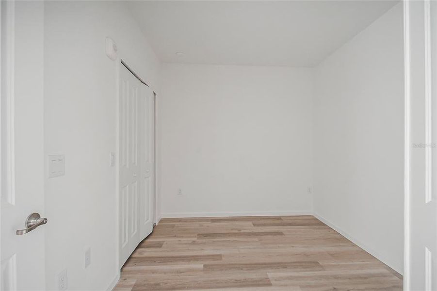 Spacious, unfurnished interior of a new home in , Orlando (Image 25).