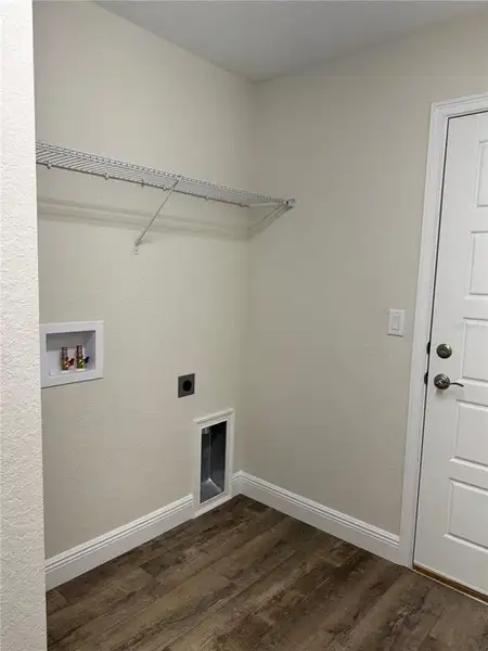 Spacious, unfurnished interior of a new home in , Ocala (Image 8).