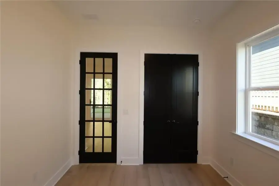 Spacious, unfurnished interior of a new home in Old Mill Preserve, Dallas (Image 7).