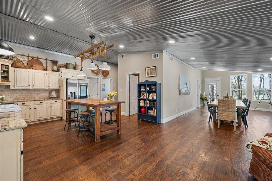 Community amenities in , Groesbeck (Image 21).