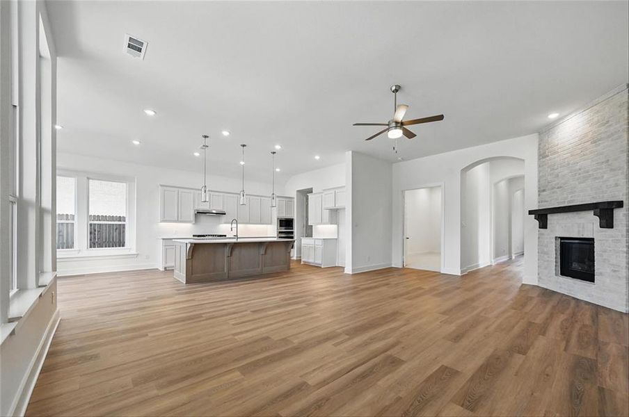 2131CharmingForgeRoadCANTA007 2131CharmingForgeRoadCANTA007